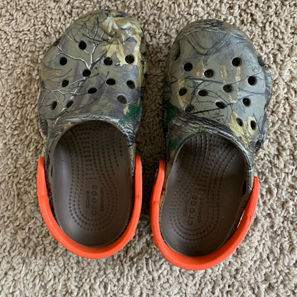 Boys camo crocs size 10